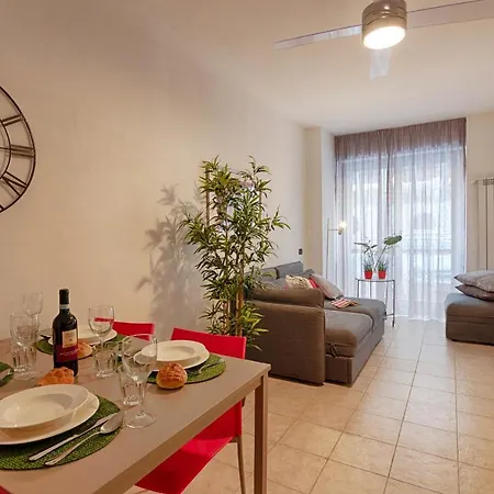 Modern Lakefront 2-bedroom Apartamento