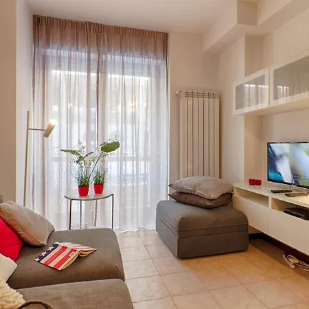 Modern Lakefront 2-bedroom * Acquaseria