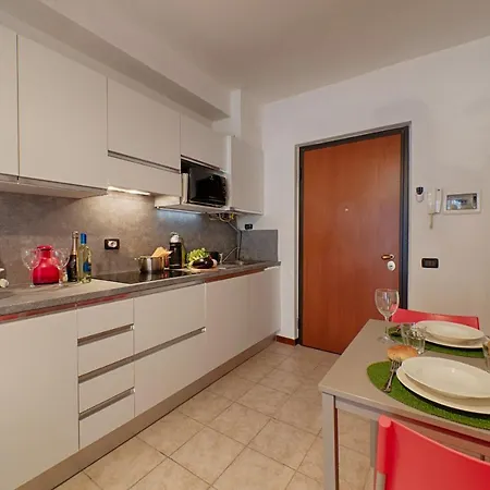 Modern Lakefront 2-bedroom Apartamento