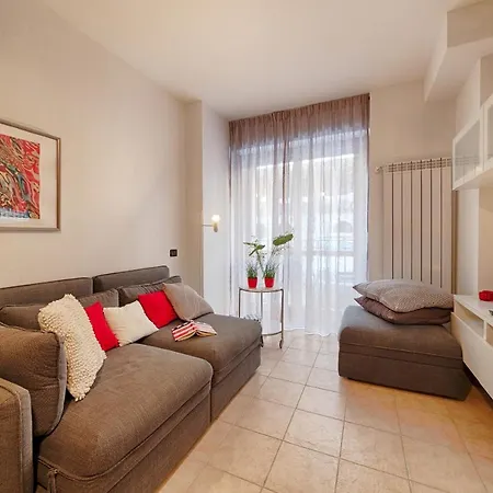 Modern Lakefront 2-bedroom *