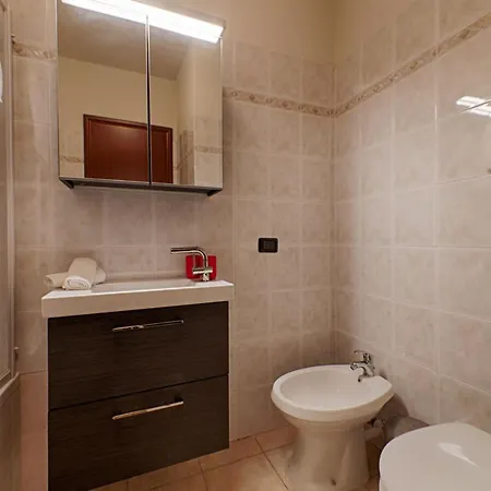 Modern Lakefront 2-bedroom Apartamento
